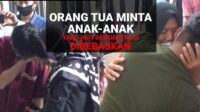 Anak-anak yang Ikut Demo Dijemput Orang Tua