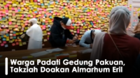Warga Padati Gedung Pakuan, Takziah Doakan Almarhum Eril