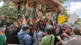 Ratusan warga Tumpah Saksikan Festival Jampana Hari Jadi ke 21 Kota Tasikmalaya