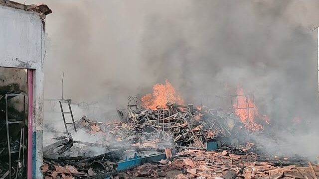 Pasar Besi Cikurubuk Terbakar