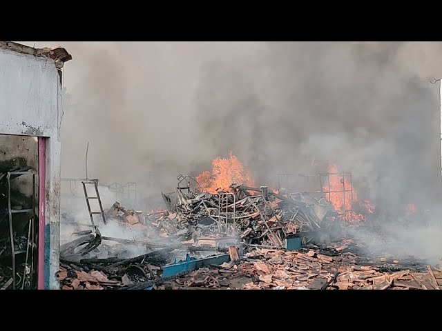 Pasar Besi Cikurubuk Terbakar
