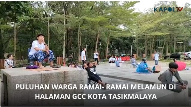 Puluhan Warga Ramai- Ramai Melamun Di Halaman GCC