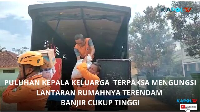 Terpaksa Mengungsi Lantaran Rumahnya Terendam Banjir cukup Tinggi