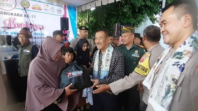 Bos Persib H Umuh Muchtar Sumbang 50 Juta Untuk Penataan Alun - Alun Tanjungsari