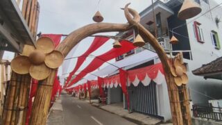 Jalan Desa disulap Jadi Lorong Merah Putih Meriahkan HUT Ke 78 RI
