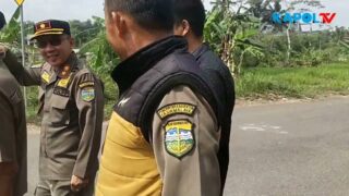 PKL Masjid Agung dan Gedung Bupati Ditertibkan Tim Gabungan