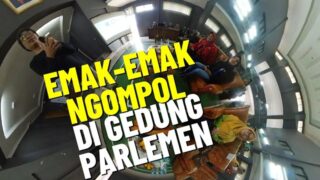 Emak-emak Ngompol Bareng di Gedung Parlemen