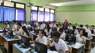 Studi SMK 4 Tahun, Siapkan Siswa Kerja di Luar Negeri