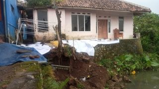Tanah Longsor Terjadi di Kp Gunung Waru, Arjasari, Leuwisari