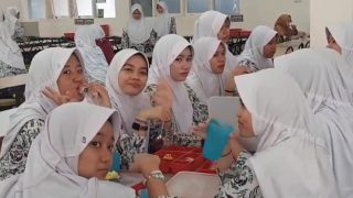 SMP Al Muttaqin Tasikmalaya 25 Tahun Terapkan Makan Siang Mandiri