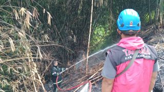 Kebakaran Eks TPA Mangunreja Berhasil Dikendalikan, FK TAGANA dan Damkar Gerak Cepat