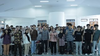 OJK Tasikmalaya Bekali Mahasiswa Baru Unpad Cerdas Kelola Keuangan, Waspadai Pinjol Ilegal