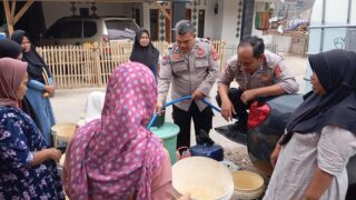 Tanggapi Krisis Air Bersih, Polsek Tamansari dan PDAM Salurkan 1.000 Liter Air untuk Warga Setiawargi