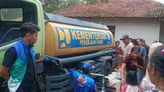 Atasi Krisis Air, FK TAGANA dan Polres Tasikmalaya Distribusikan Bantuan ke Dua Kecamatan