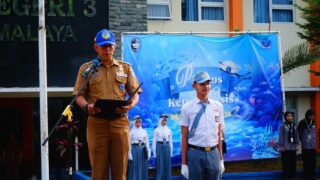 Tingkatkan Kedisiplinan dan Cegah Kekerasan, Kepala UPTD PPA Kota Tasikmalaya Jadi Pembina Upacara di SMAN 3
