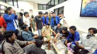 Aksi Refleksi 25 Tahun Kota Tasik Memanas: Massa Aksi Panjat Tembok dan Menduduki Area Bale Kota