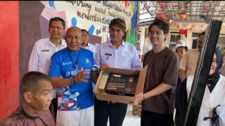 Seven Barber Rutin Sentuh Penampilan dan Bagikan Bantuan bagi Ratusan Sobat Jiwa di Mentari Hati