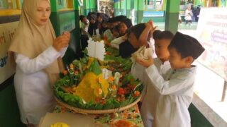 Lomba Tumpeng Meriahkan Hari Santri Nasional 2026 di SDN 3 Cisayong Tasikmalaya