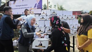 Sapa Warga Tasikmalaya Jelang Milad Ke-15 NasDem, Lola Nelria Boyong Ratusan Paket Sembako