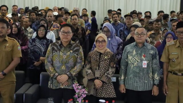 OJK Tasikmalaya dan Komisi XI DPR RI Edukasi 300 Warga Ciamis, Ingatkan Bahaya Penipuan Keuangan Ilega