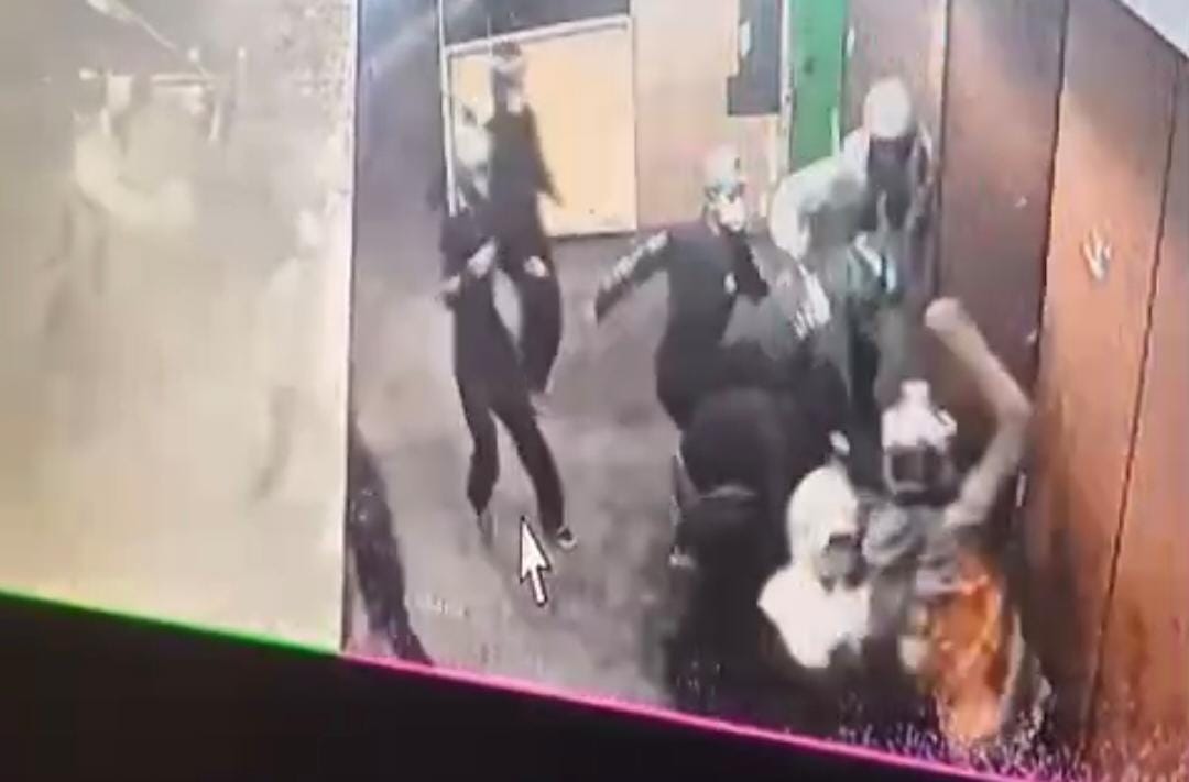 Video CCTV Berandalan bermotor menyerang lima orang di kawasan Bundaran Bypass